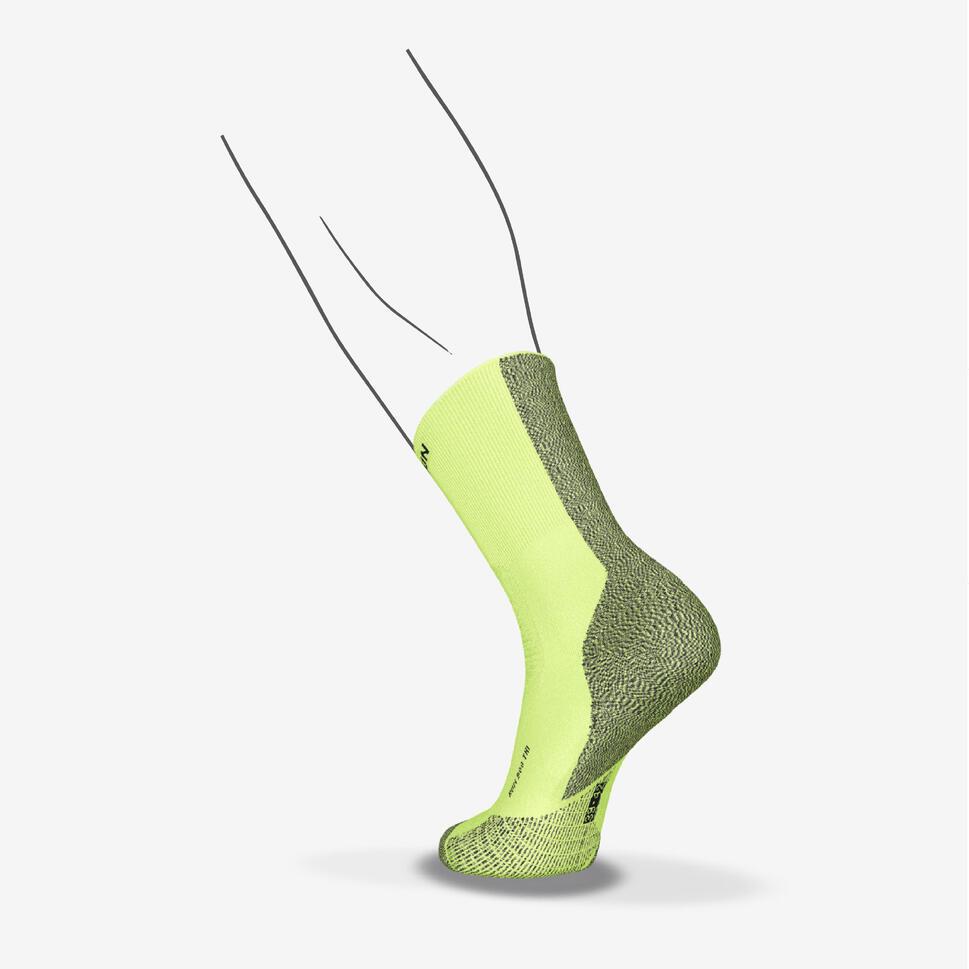 Decathlon KIPRUN Kaos Kaki Lari Run 900 Mid Calf Thin Hijau Neon - 8901360