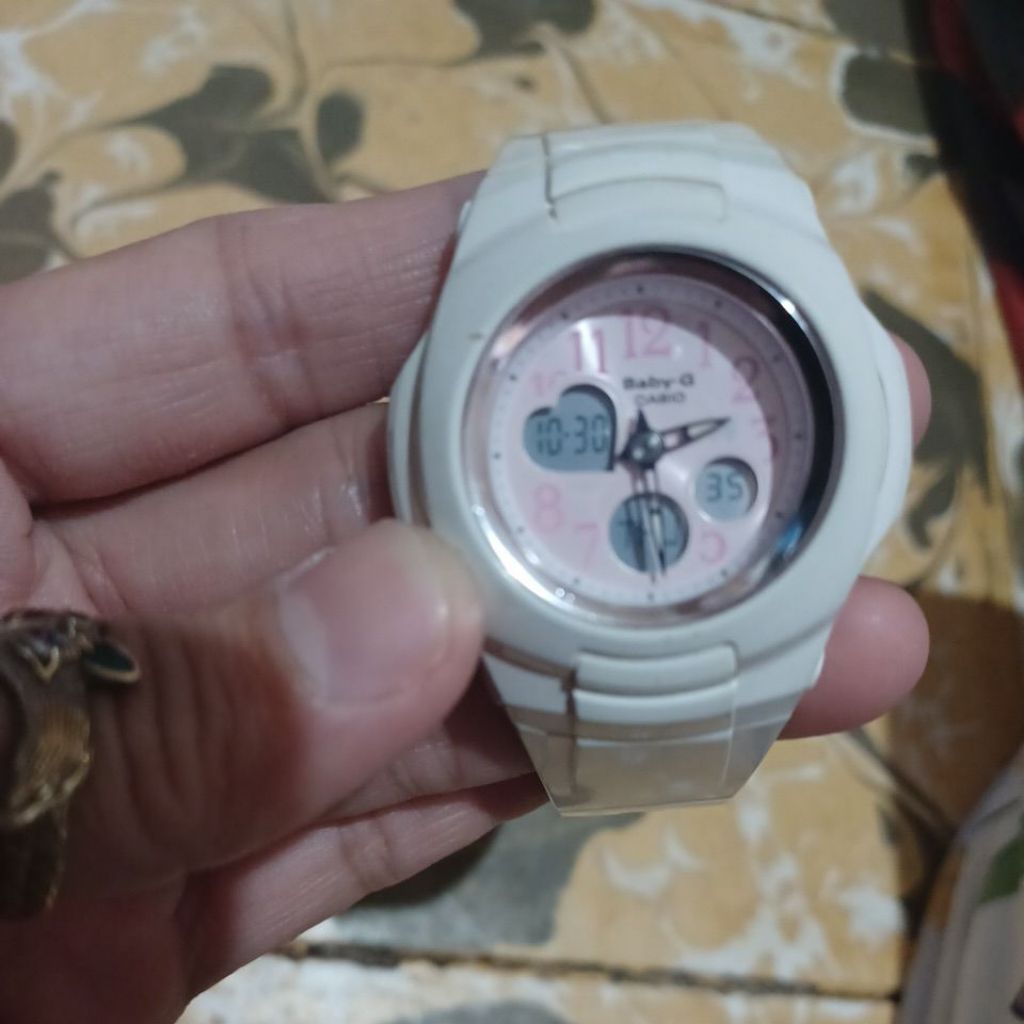 preloved baby g white