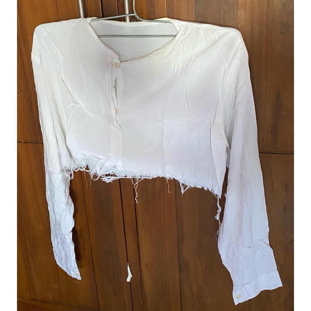 kemeja putih crop