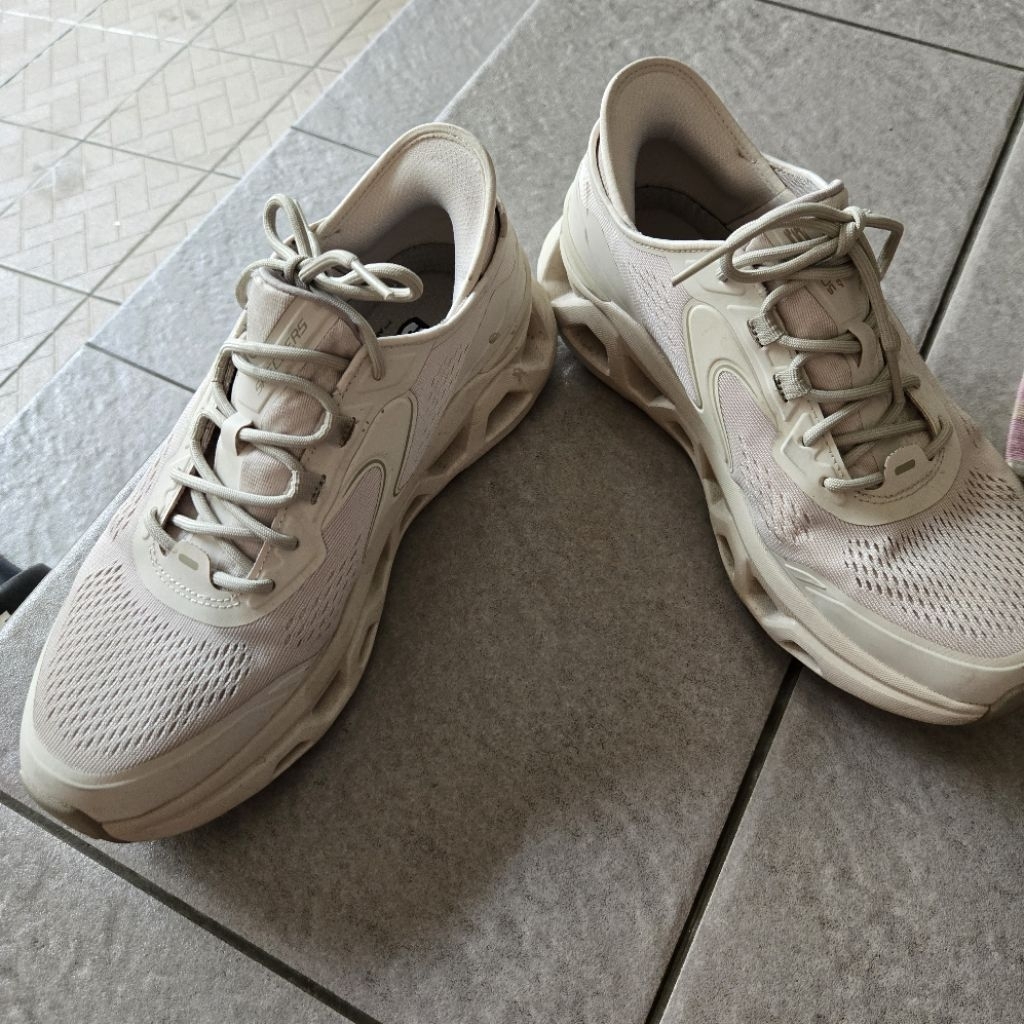 sepatu skecher pria model on