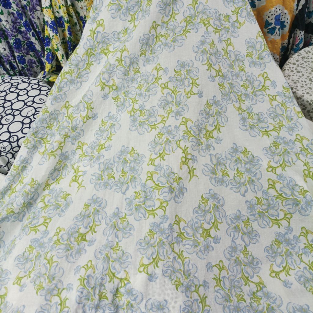 Kain Crinkle Airflow Motif Bunga Ranting Kecil Biru Hijau Pastel Meteran Bahan Gamis Dress (Harga Ka