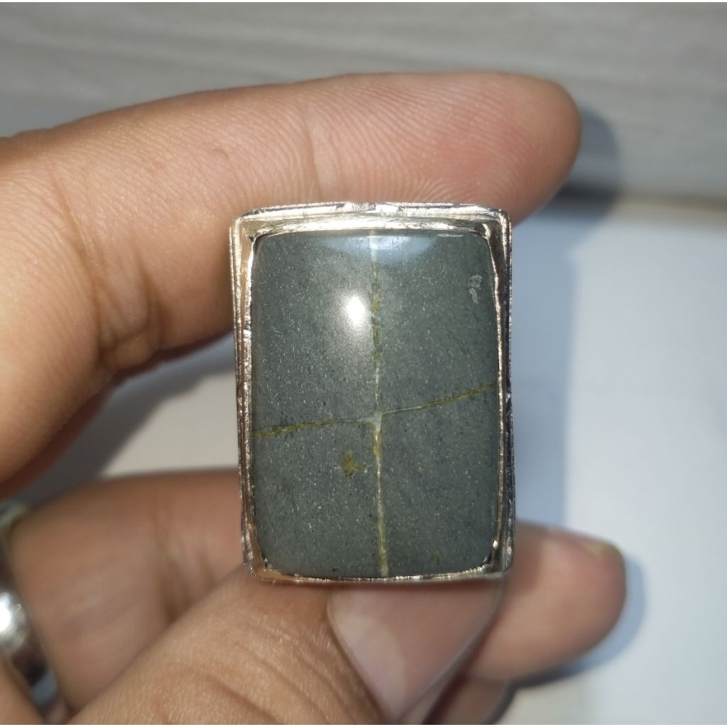 Batu tapak jalak badar besi