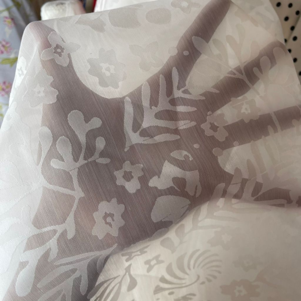 kain organza embos - kain organza motif bunga timbul premium - warna bw- kain kombinasi - kain organ