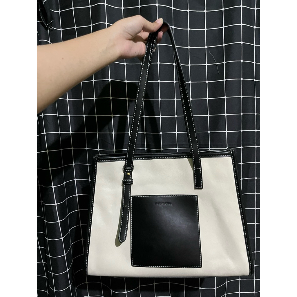 This is April Candenoe Bag Black White (Preloved, Barang Langka) fashion muslim