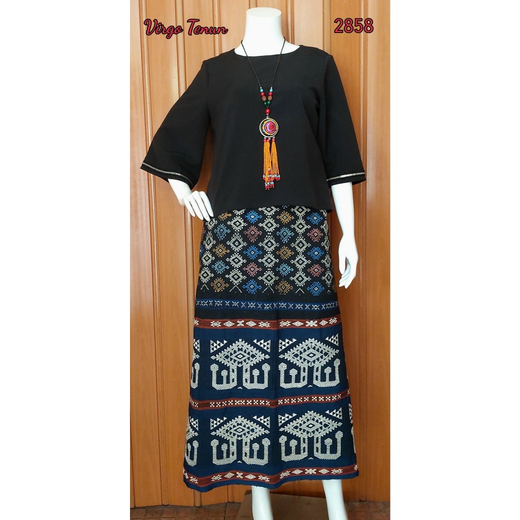 RTW 2858 dst Rok lilit tenun pahikung, Sumba, NTT