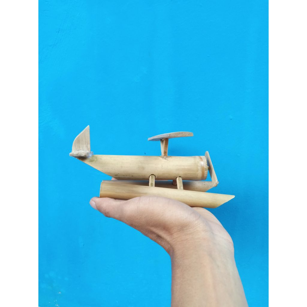 miniatur pesawat terbang,pesawat dari bambu