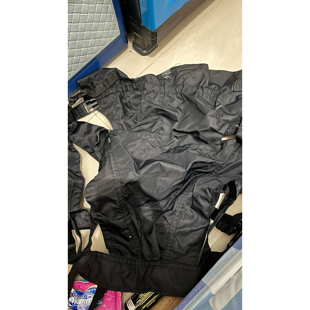 Preloved gendongan m shape bayi