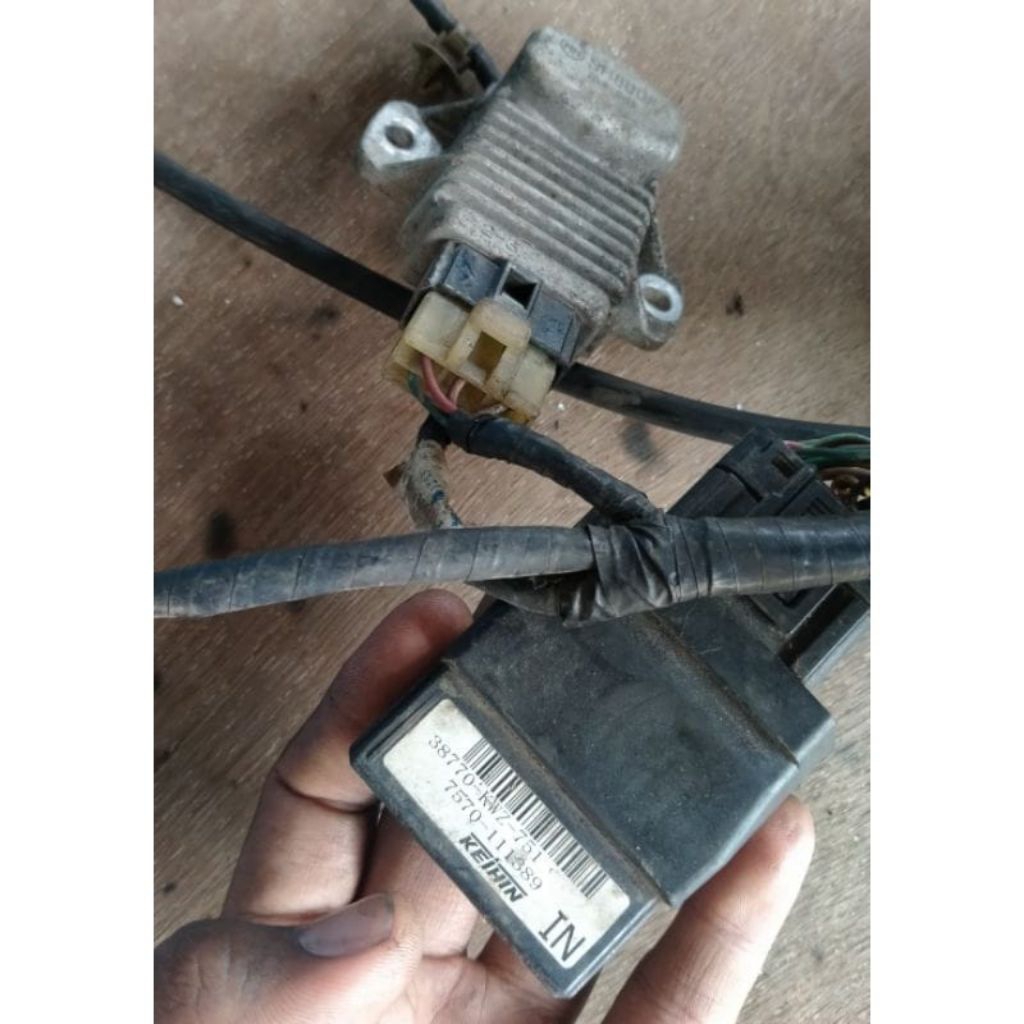 cdi ecu+kiprok Honda. Revo at matic Original cabutan tinggal pasang