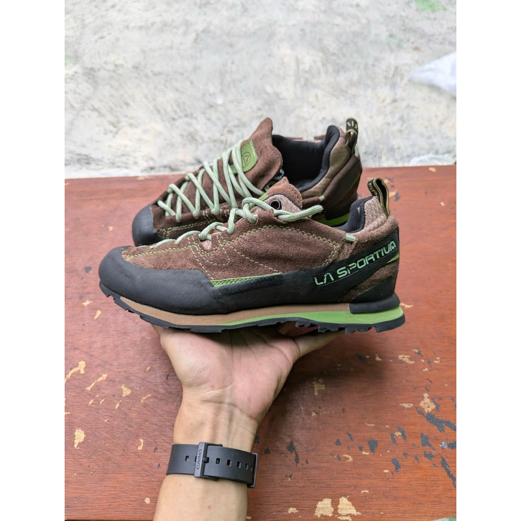 SEPATU GUNUNG LA SPORTIVA SIZE 40 ( SEPATU SECOND OUTDOOR )