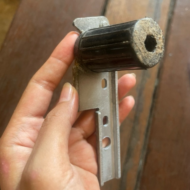 ENGSEL KULKAS BAWAH 1 PINTU POLYTRON| KAKI KULKAS POLYTRON| Engsel kulkas bawah