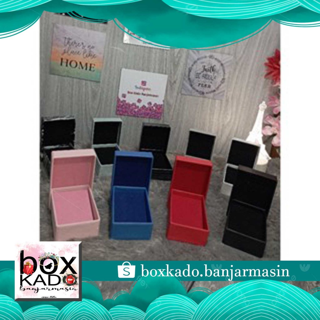 Box Polos , box emas , box perhiasan, box Mini Gold Ukuran 9,5 cm x 6 cm Tinggi 3cm + Bludru