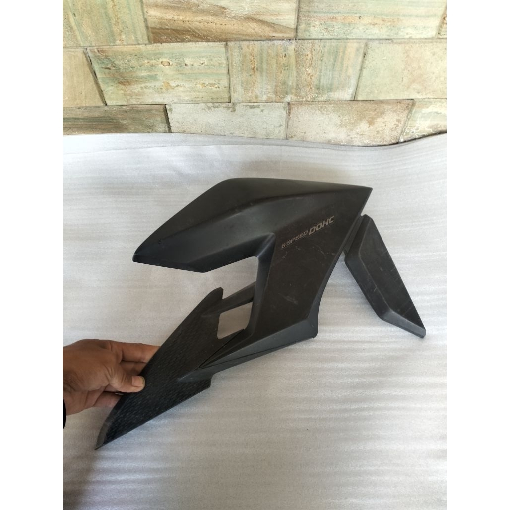 Shroud Sayap kanan Cb150R Cb 150 r new original hitam berminus