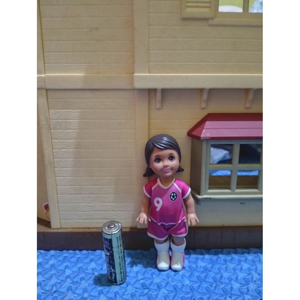 mainan boneka Barbie kecil preloved