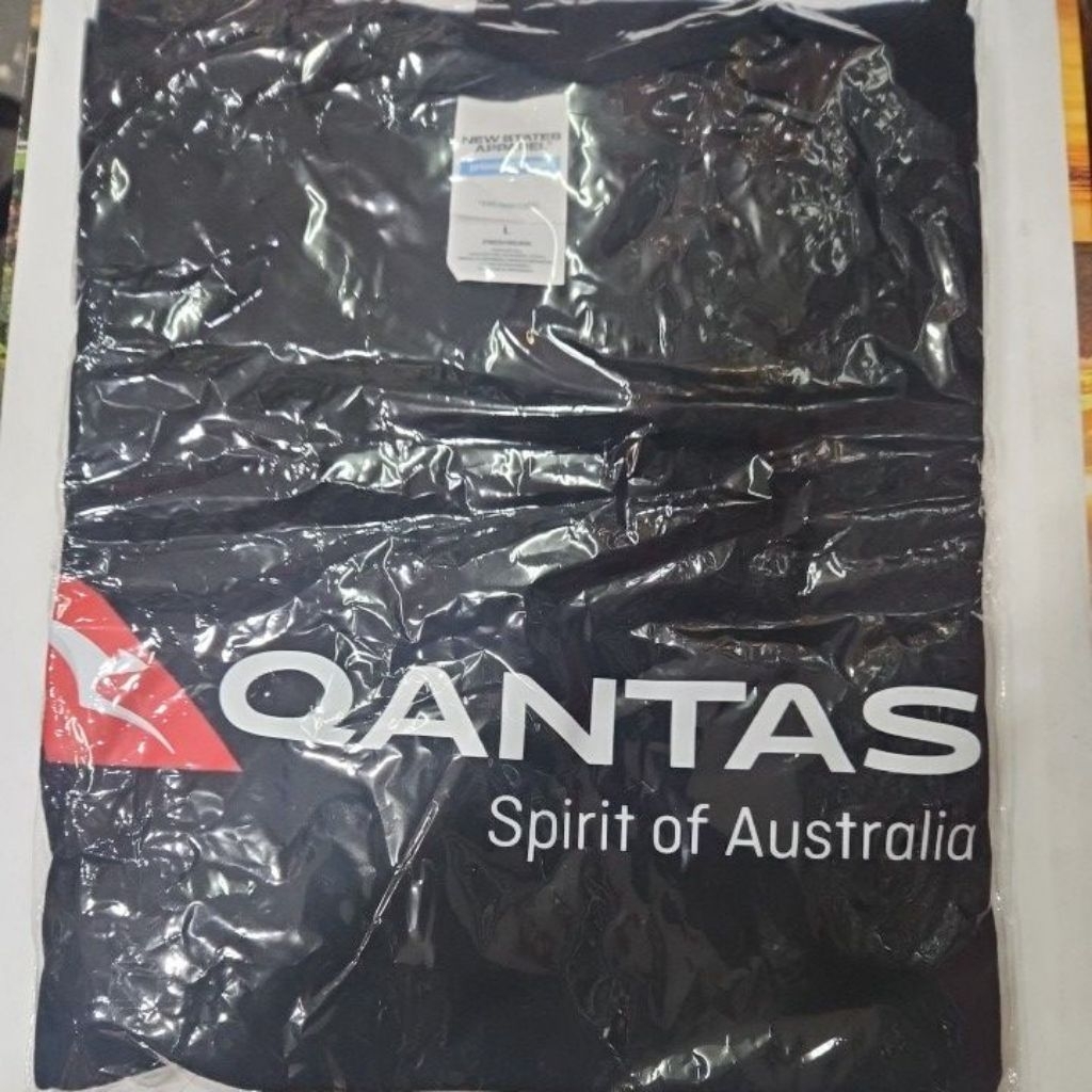 kaos Qantas size M New