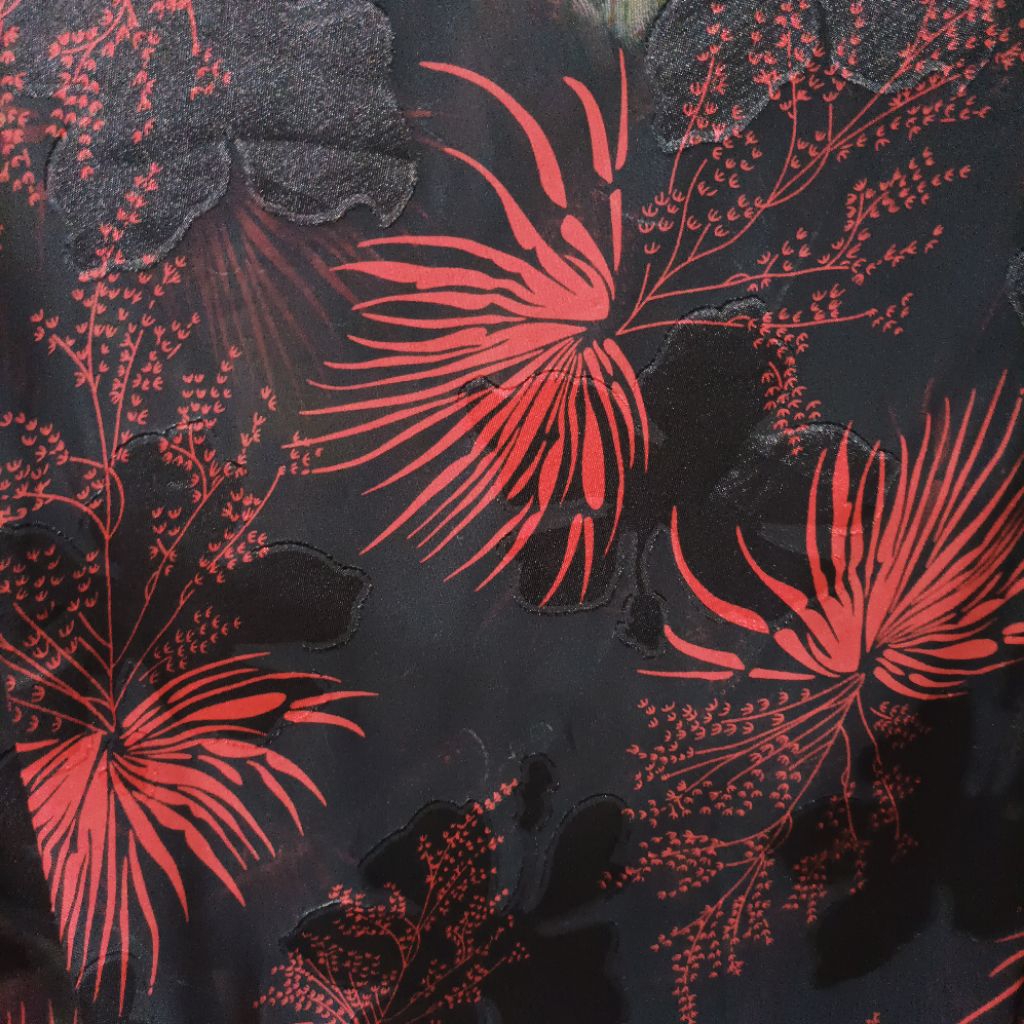 Sifon Uragiri Bunga Merah Hitam Meteran | Bahan Gamis, Blouse, Kebaya Modern, Outer (Harga Kain Per½