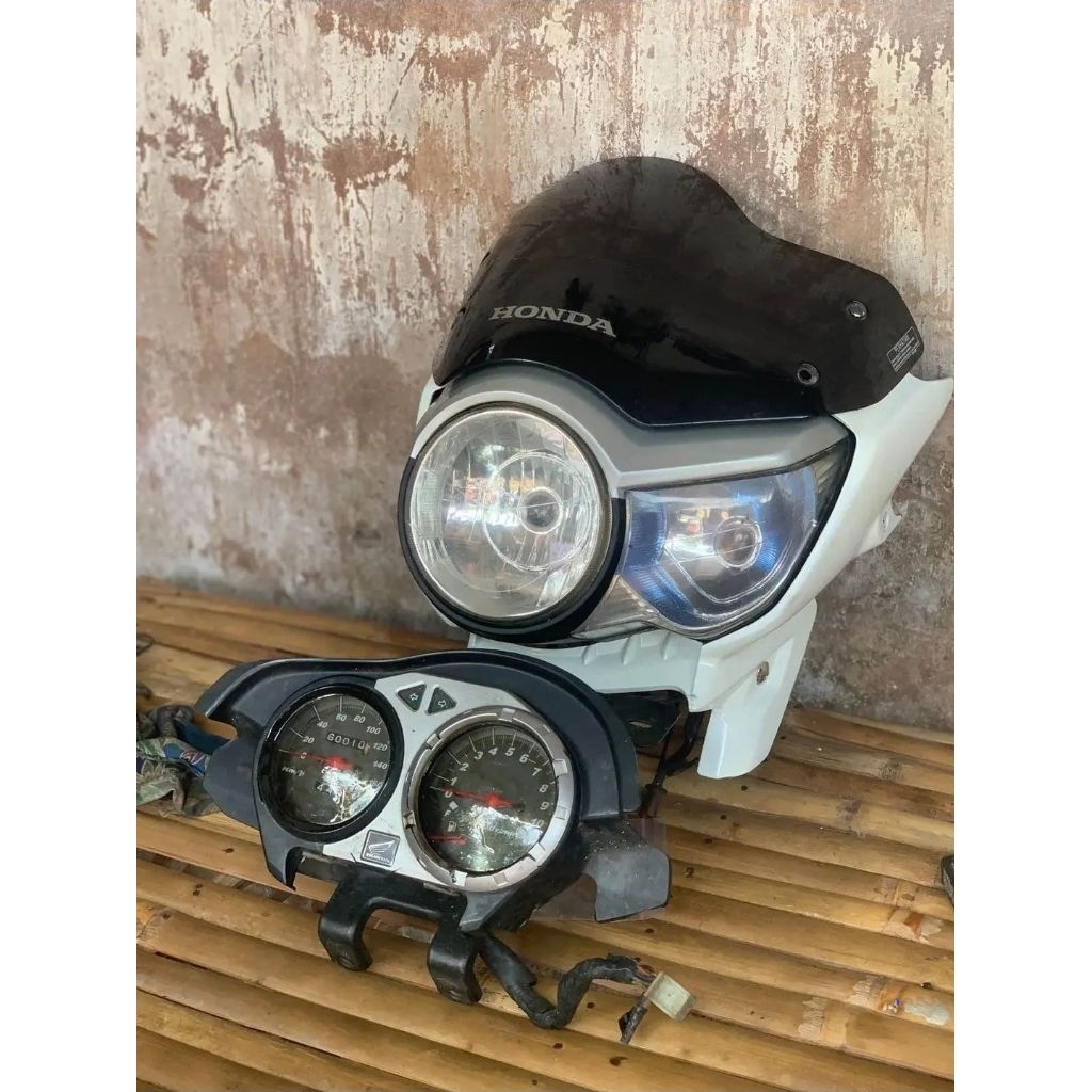 LAMPU DEPAN TIGER REVO PC ORI SETT SPIDO