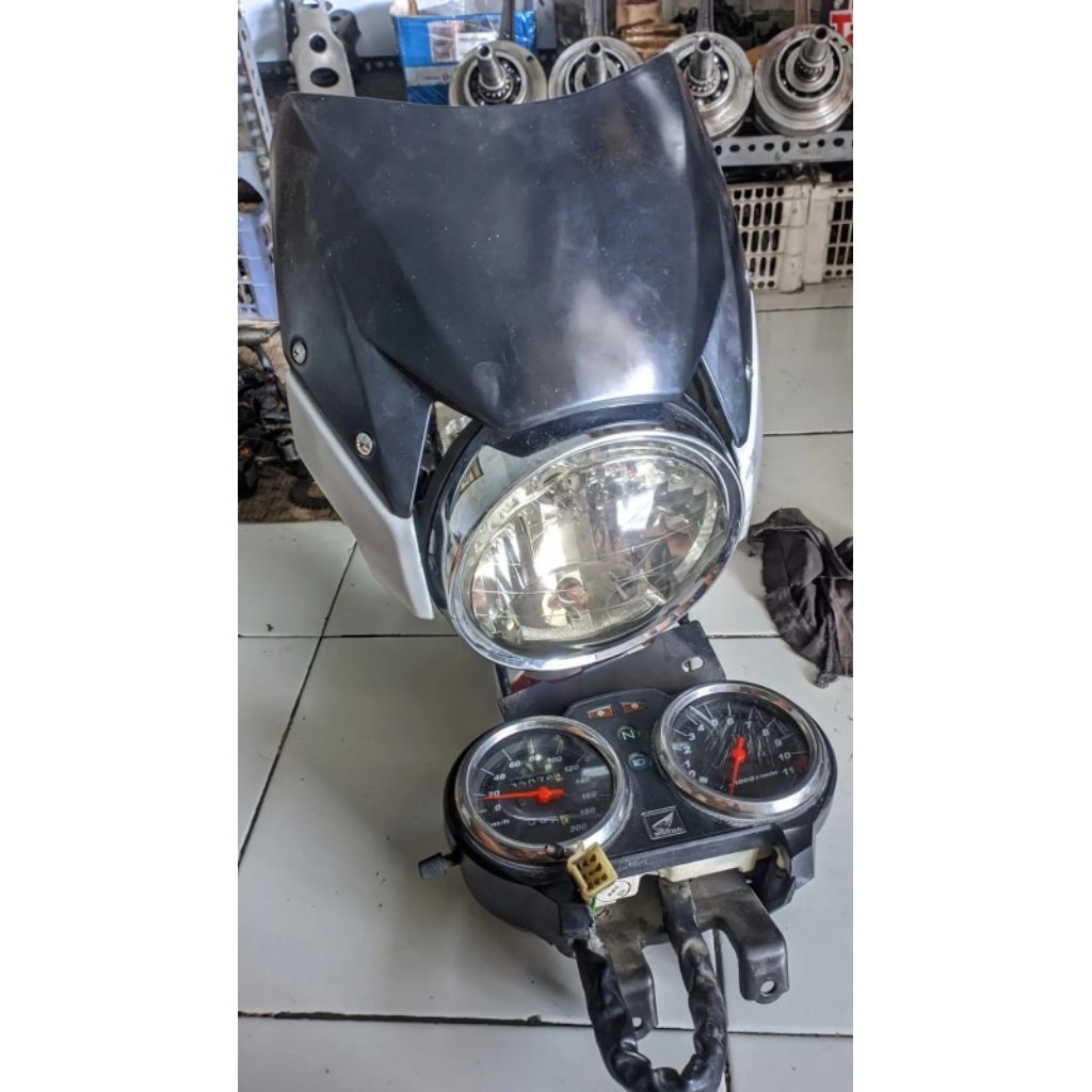 LAMPU DEPAN TIGER REVO BARONG ORI SET SPIDO