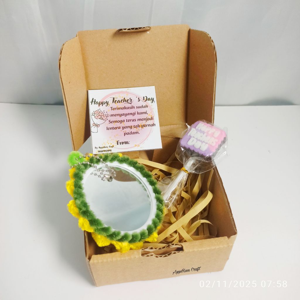 hadiah hari guru cermin mini + coklat ucapan