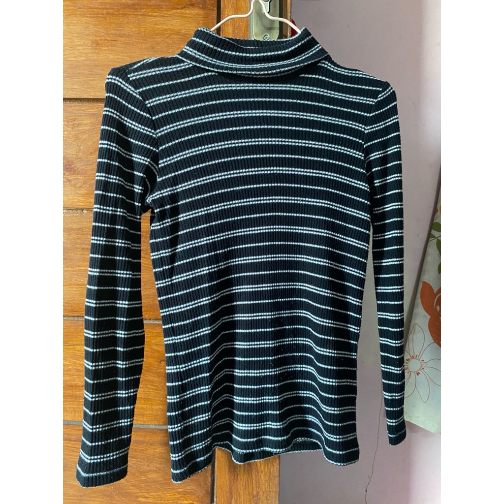 Preloved Knit Stripe Uniqlo