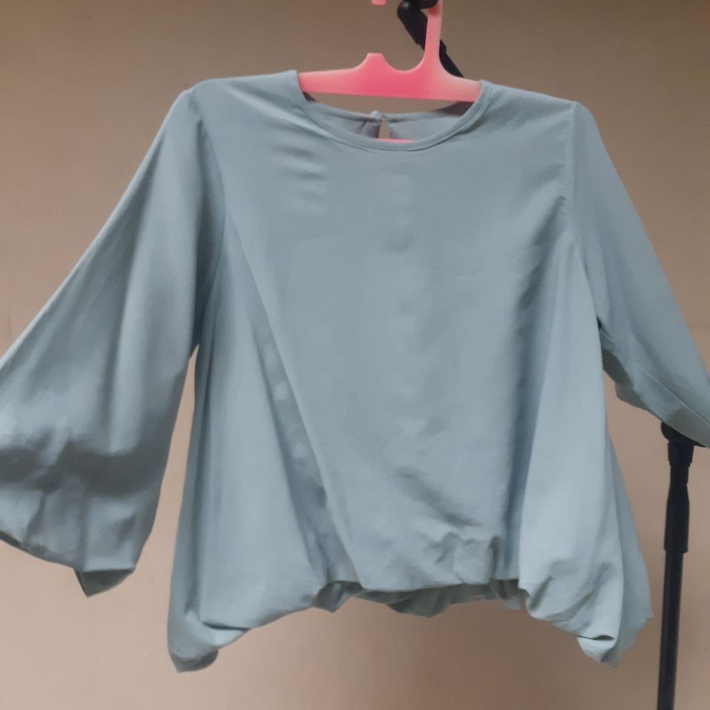 Preloved Blouse Hijau Mint Lengan Balloon 3/4 LD 105