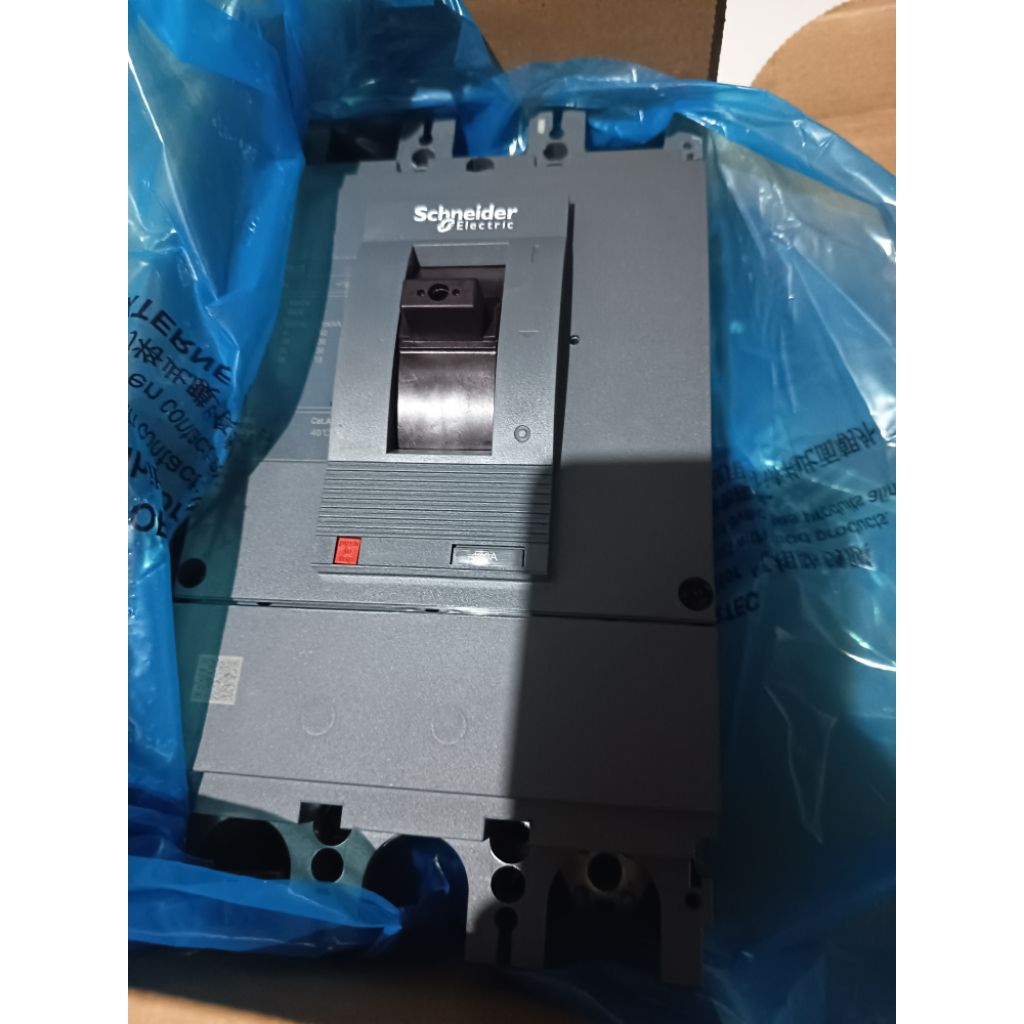 breaker 400 amper