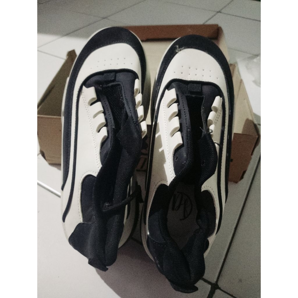 Preloved sepatu sekolah