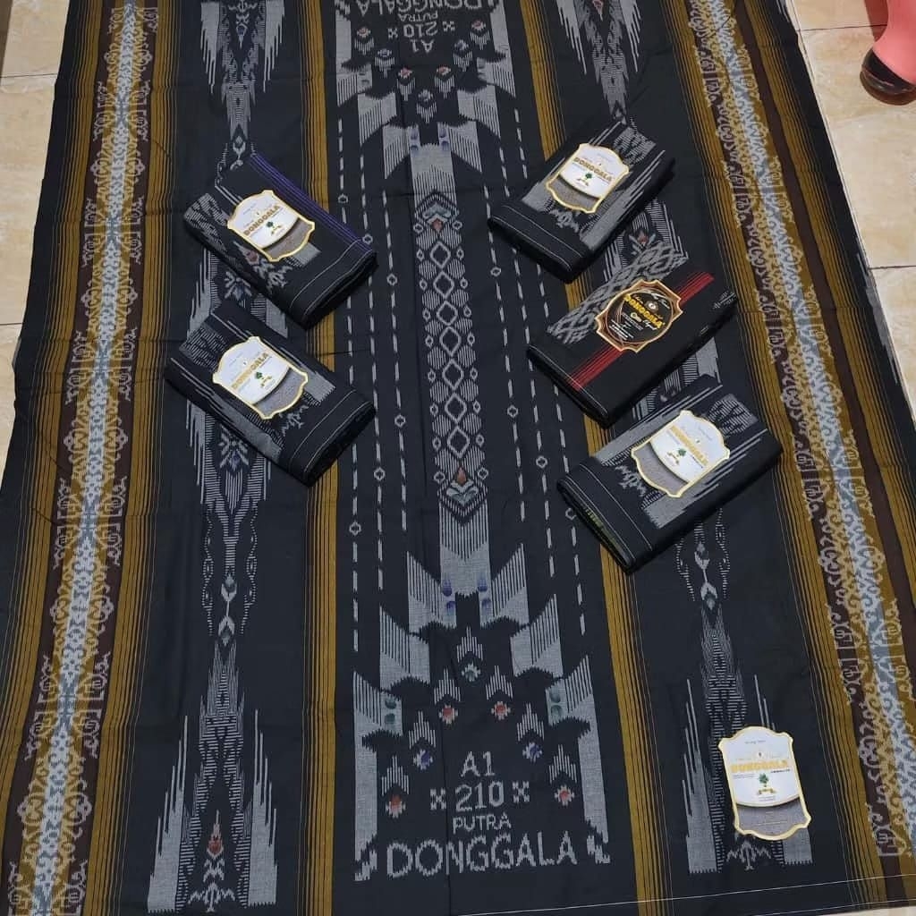 SARUNG DONGGALA GRADASI HITAM 3D