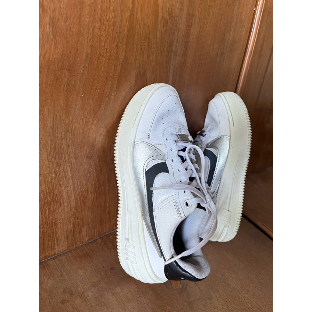 Nike Air Force 1 PLT.AF.ORM putih silver hitam