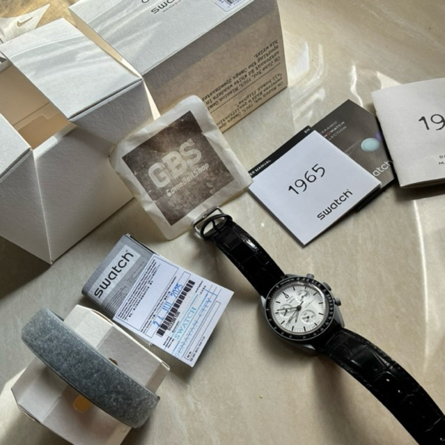 Swatch Omega 1965 Moon Moonswatch 1965 Mission to the Moonphase Original Resmi SwatchxOmega Tribute 