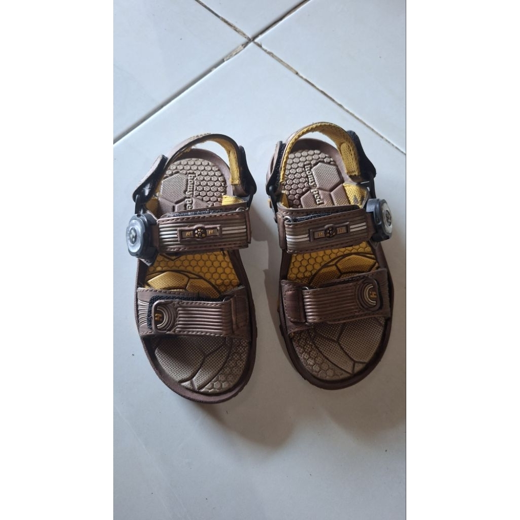 Preloved Sandal Gunung Anak Laki-laki Homyped No 28