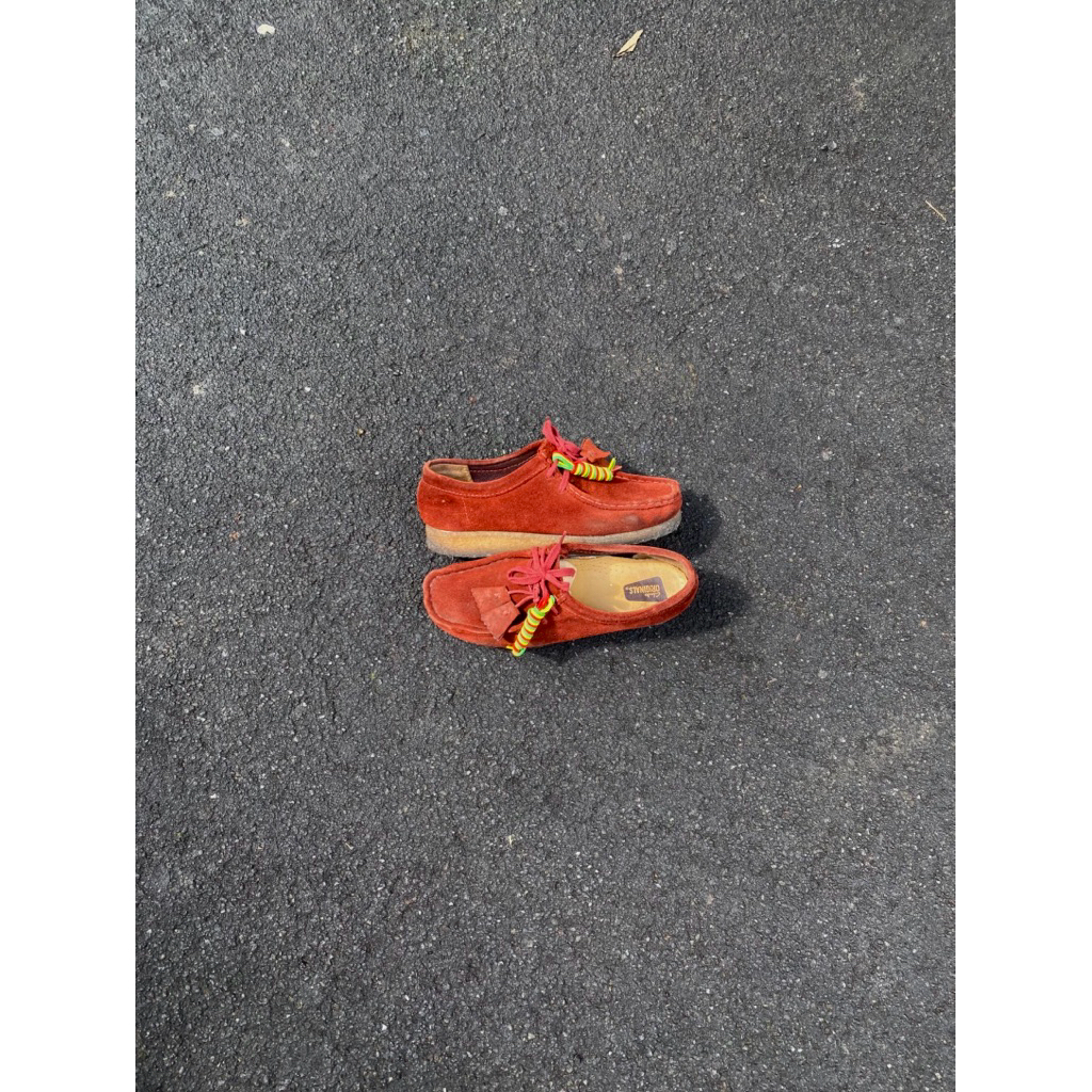 clarks wallabee maroon suede