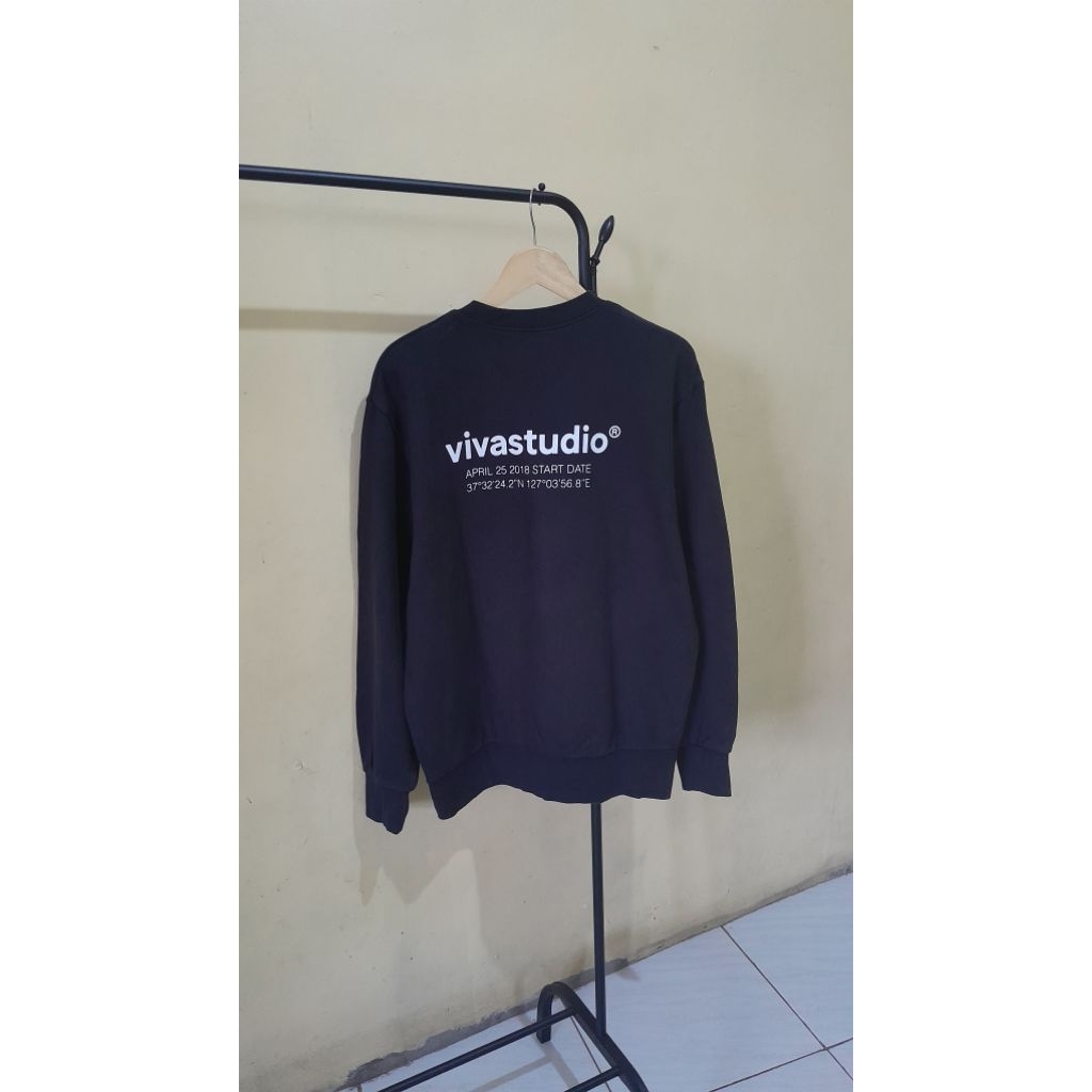 CREWNECK VIVASTUDIO HITAM MULUS size XL