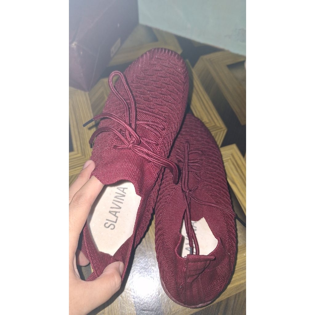 Sepatu Sneakers Rajut Slavina