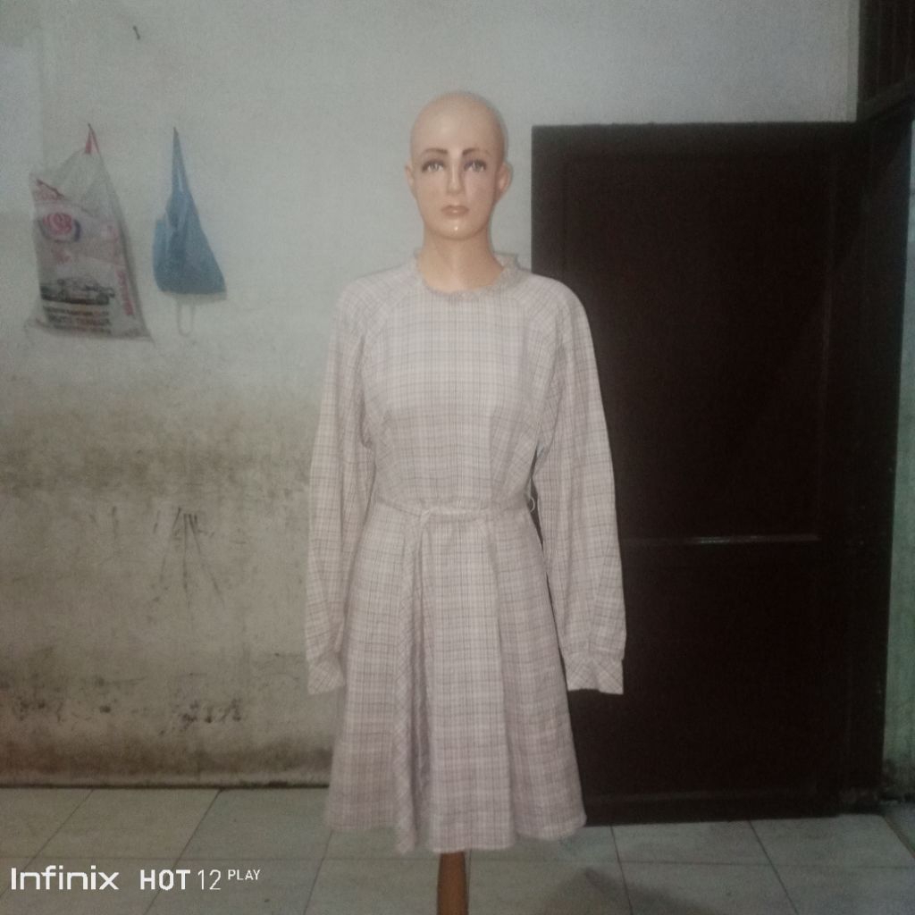 Dress Kotak-Kotak Lengan Panjang Serut Pinggang Casual Korea