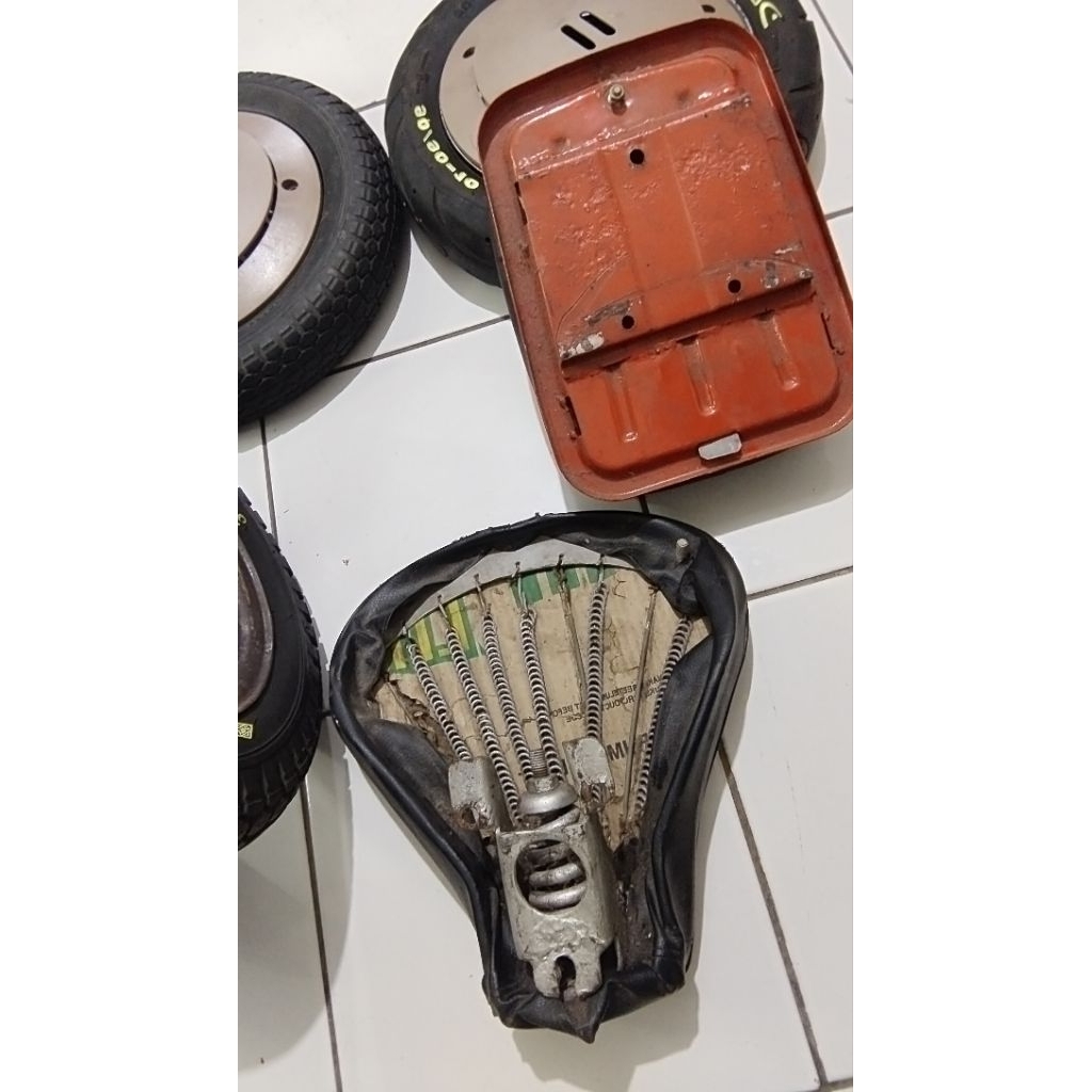 Jok pisah Vespa Super/Sprint/Bajaj dll