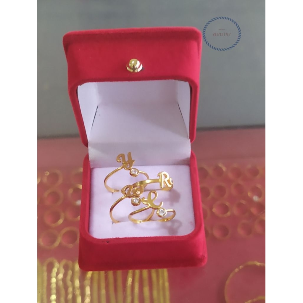 Cincin huruf batu putih emas kadar 375