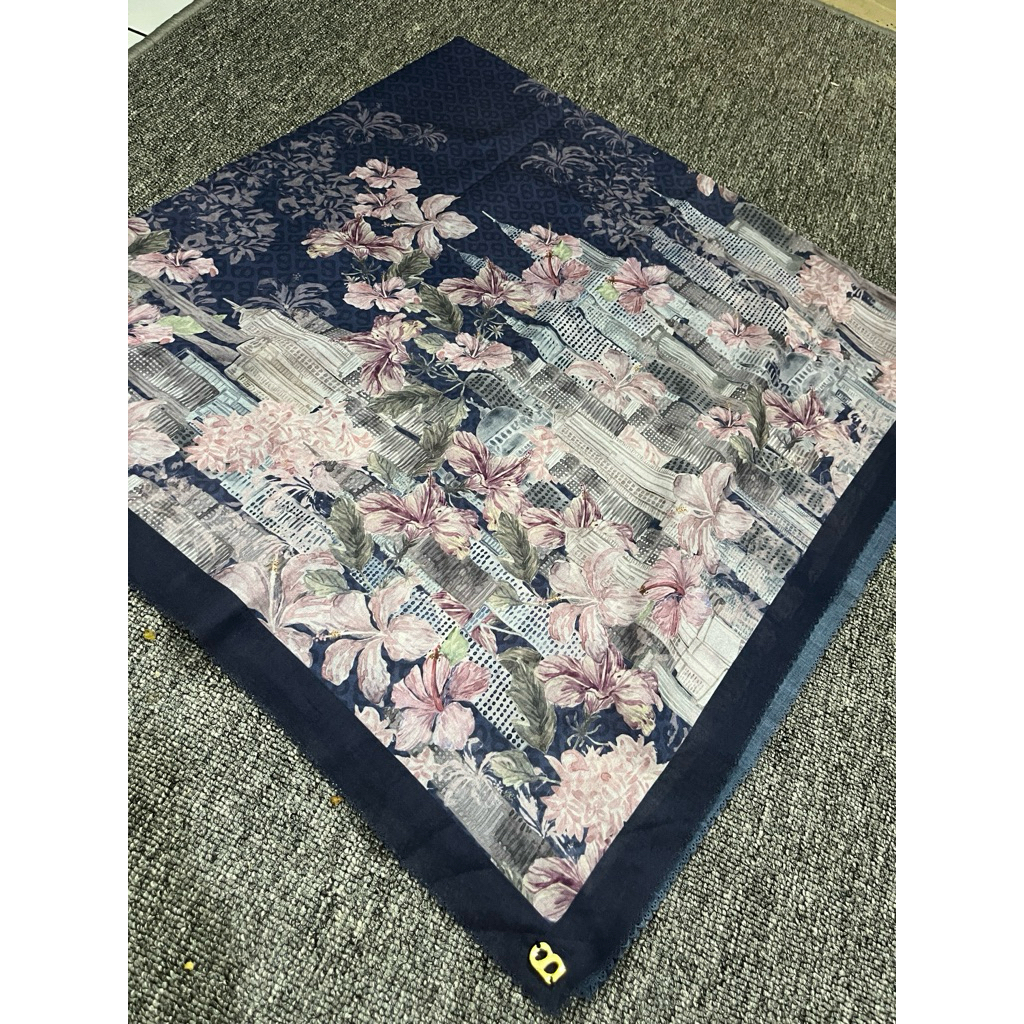 Preloved Malaya Navy Buttonscarves