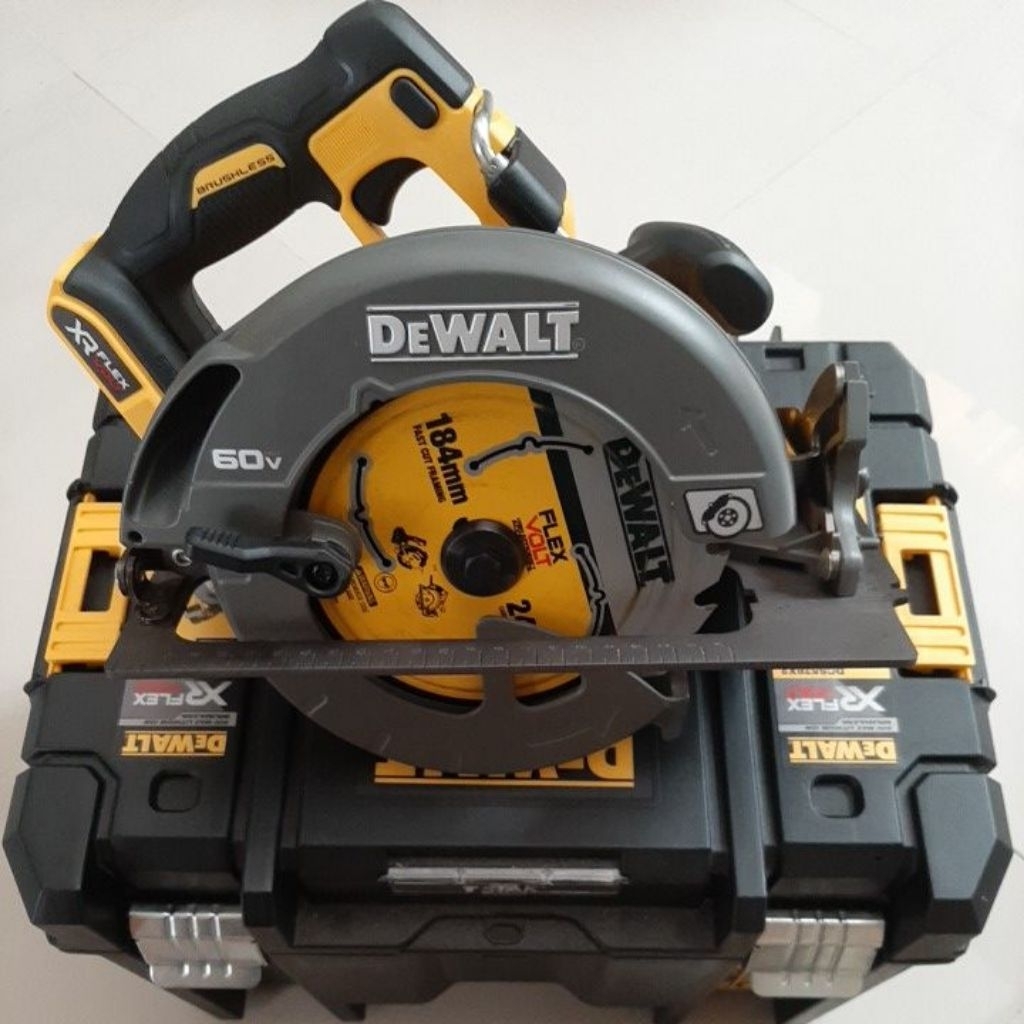 DeWalt cordless circular saw max Flexvot DCS578X2