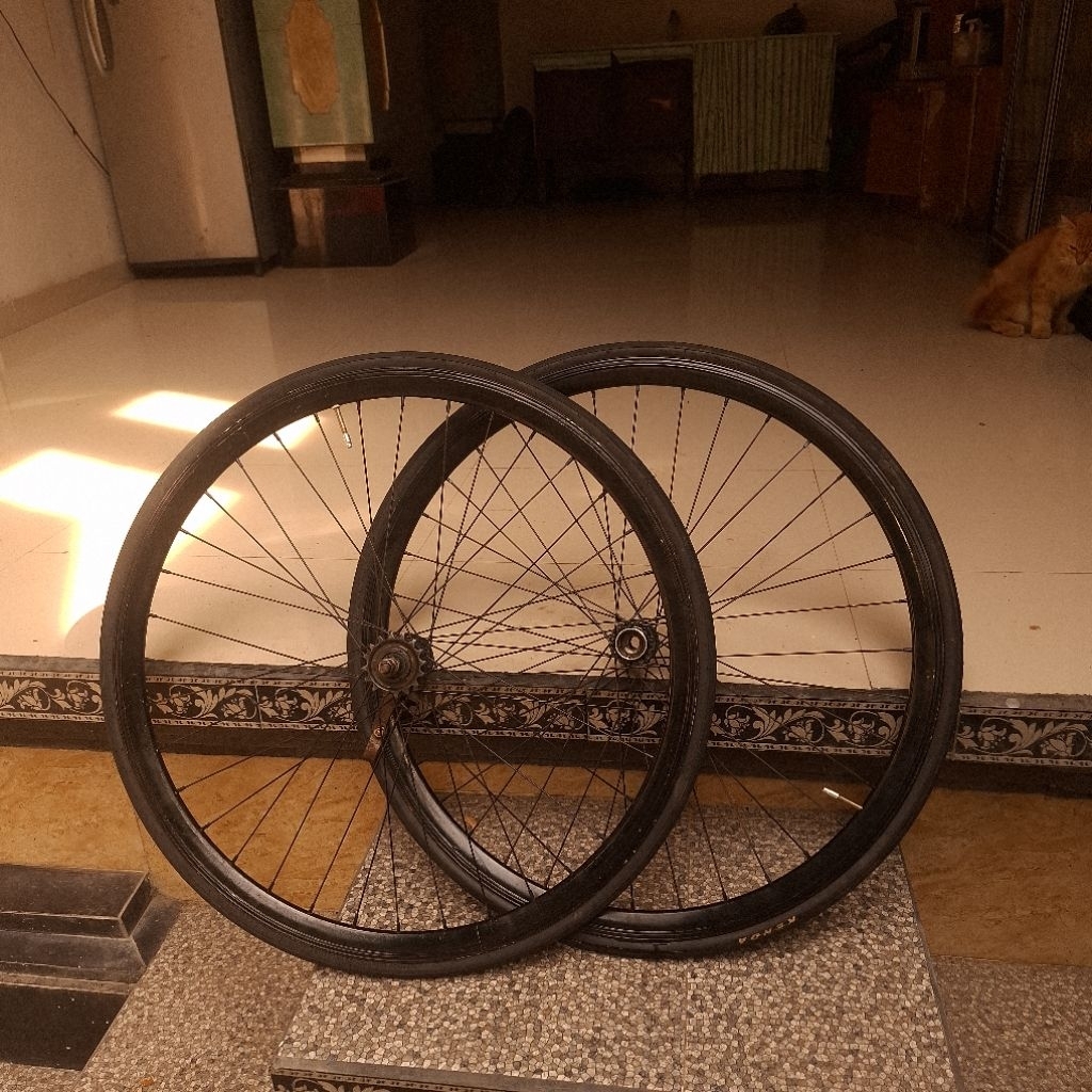 wheelset 700c torpedo 1 set depan belakang, sepaket sama ban yang nempel