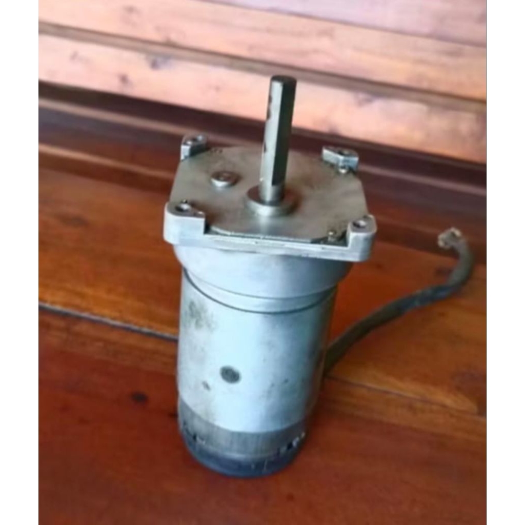 Motor Gearbox Dc 24V Torsi 70Kg.Cm