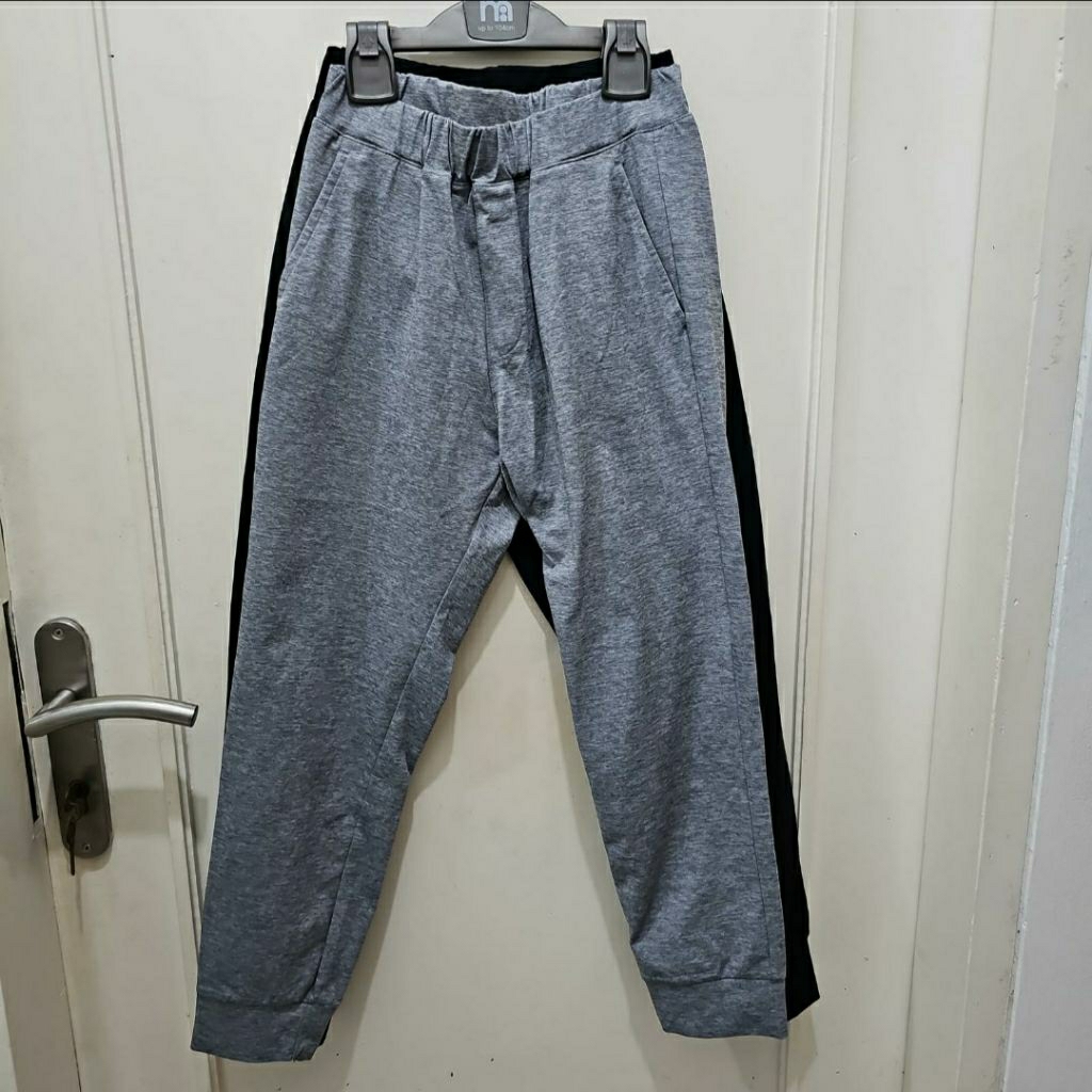 Uniqlo kids ultra stretch dry ex jogger pants,  black & grey