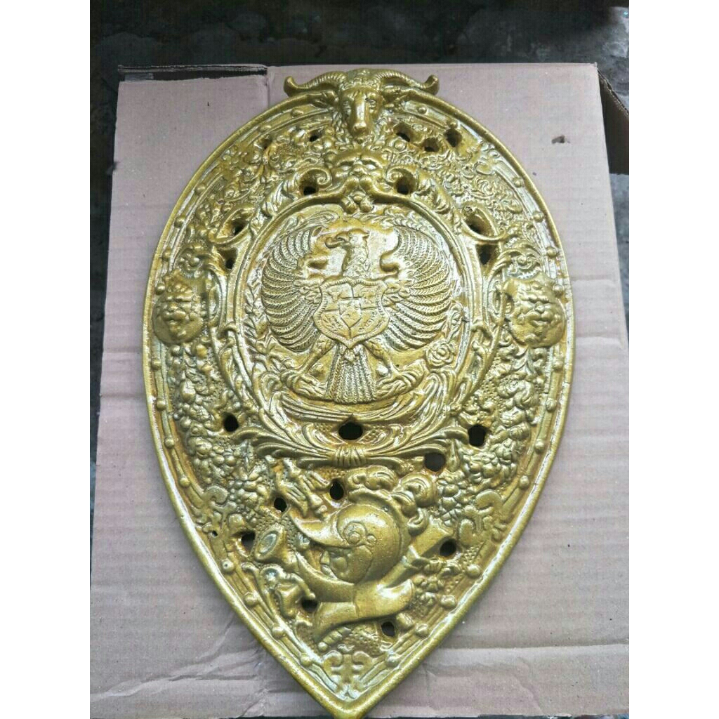 hiasan dinding.antik langka Lambang GARUDA free packing kayu