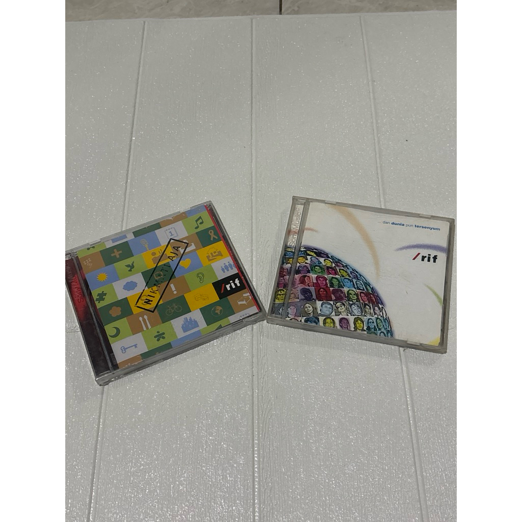 CD ALBUM /rif RIF NIKMATI AJA DAN DUNIA PUN TERSENYUM ORIGINAL