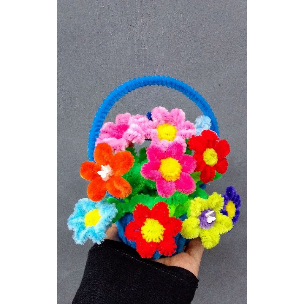 Bunga kawat bulu warna warni