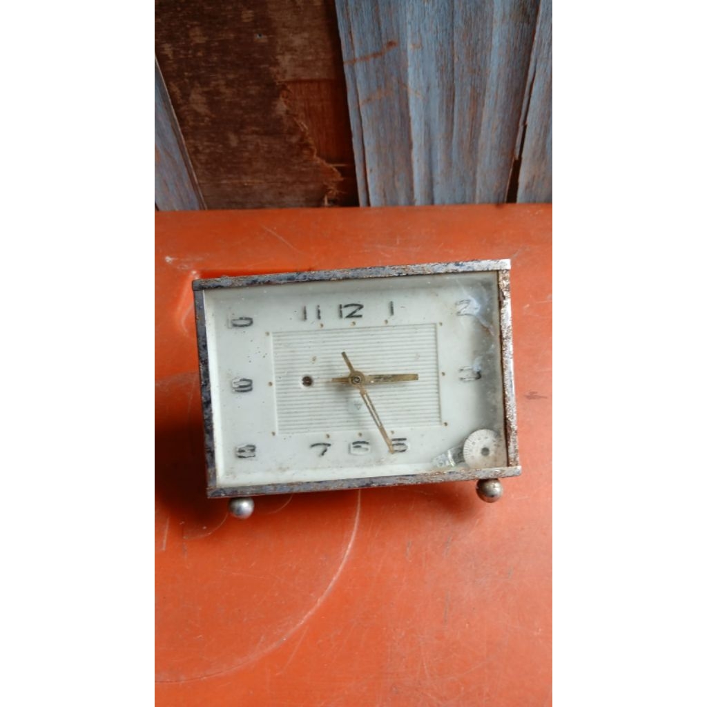 Jam weker 65rb antik display  lawas kuno anggep mati