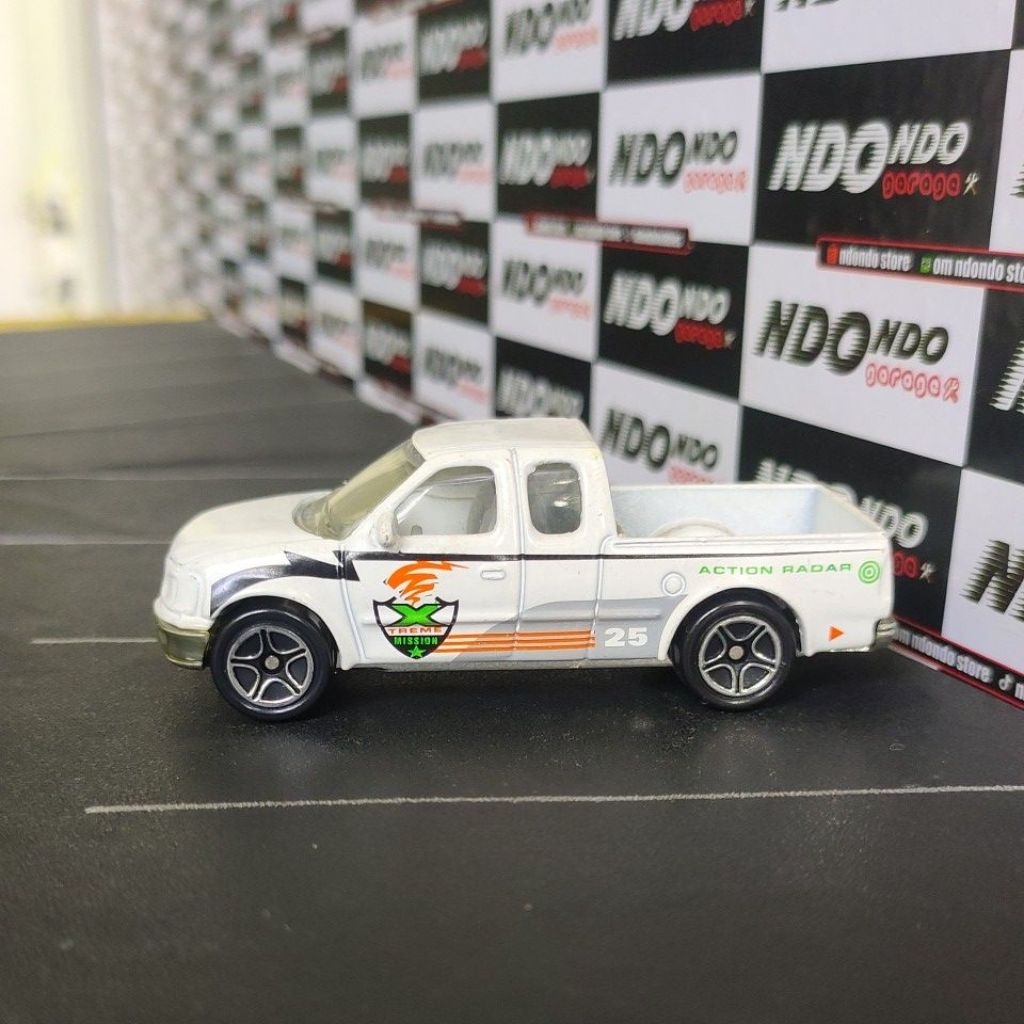 Matchbox '97 Ford F-150 White Action Radar 2nd Loose Giftpack 2000