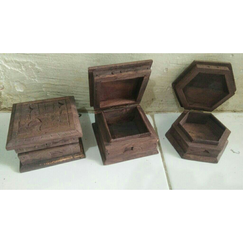 peti kayu penyimpanan benda berharga