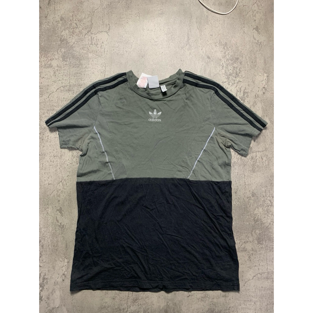Adidas ringer tee size M&L second original
