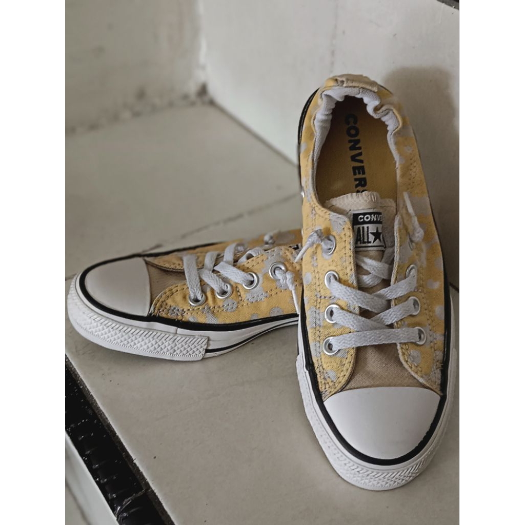 sepatu Converse PL