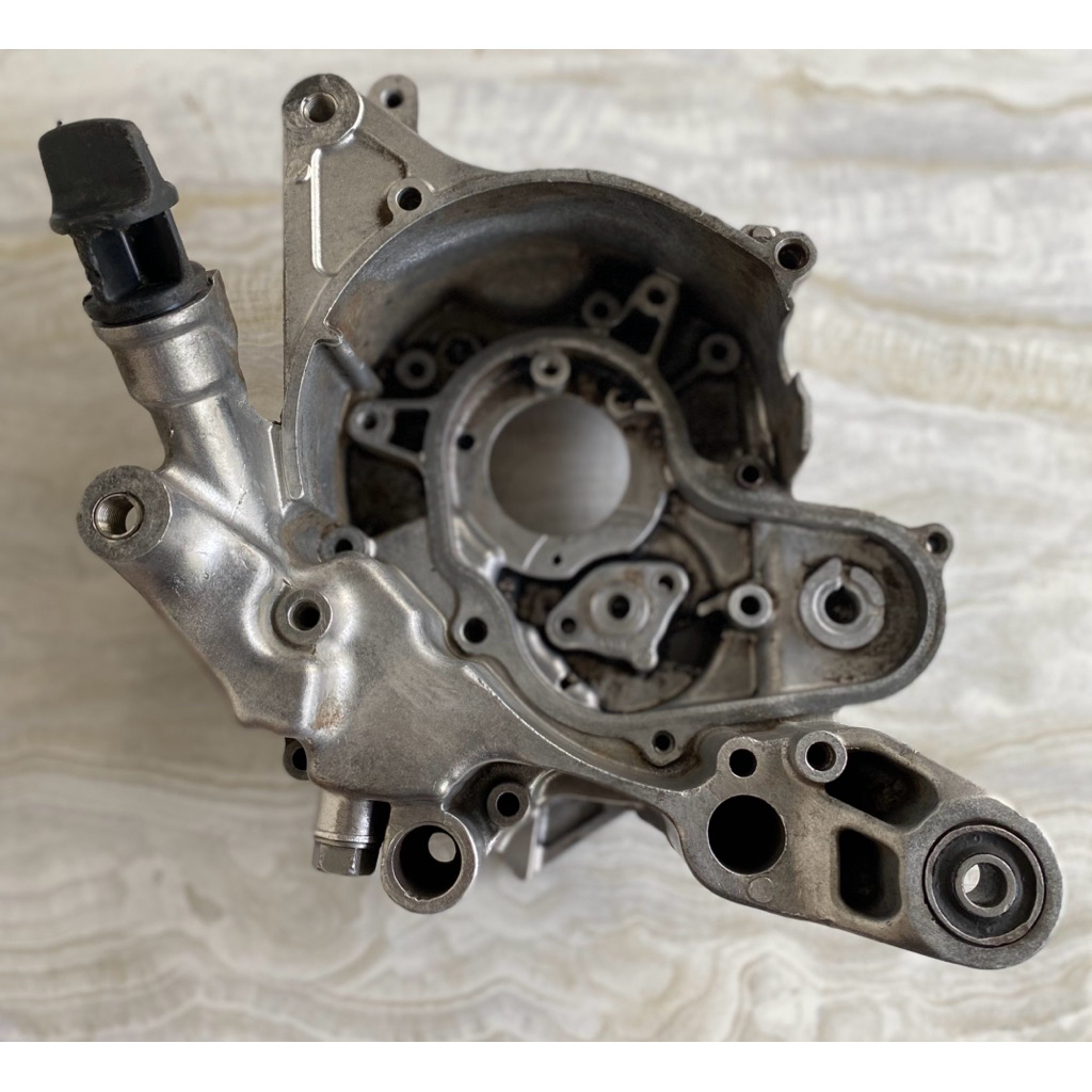 Blok mesin crankcase krengkes kalter kanan bak oli honda vario 110 karbu, Vario 110 karbu techno ori